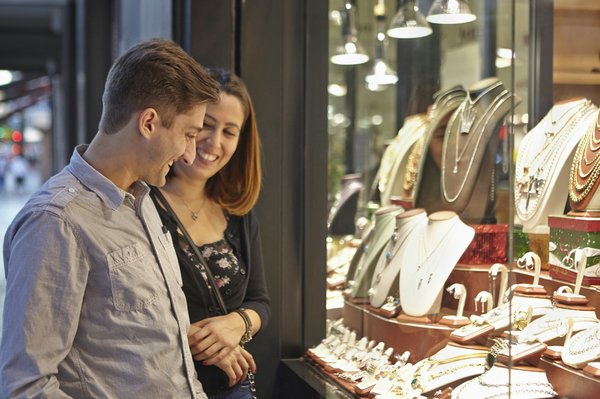 Bijoux couple : célébrez votre amour avec élégance